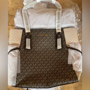 MICHAEL Michael Kors Voyager Purse NWT